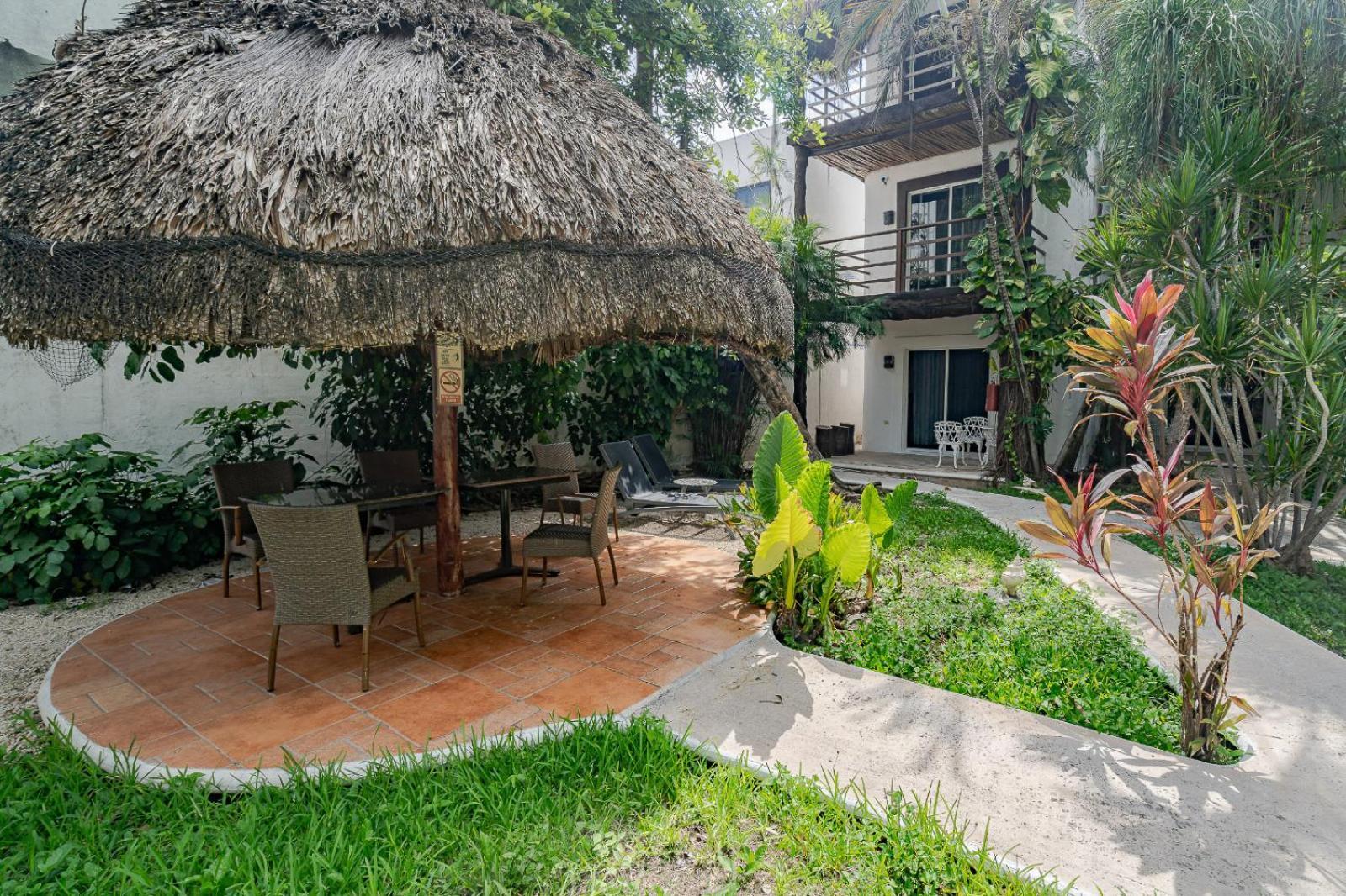 Mayan Art Hotel 10 Avenue Playa del Carmen Exterior photo