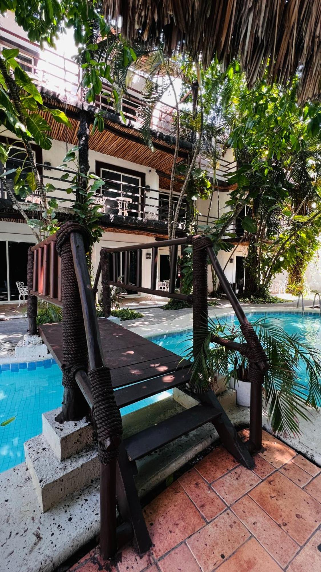 Mayan Art Hotel 10 Avenue Playa del Carmen Exterior photo
